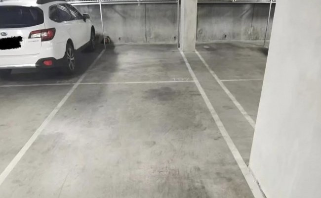 Cheap Indoor lot Parking Available in 105 Batman St, West Melbourne, VIC –  Available Now (Space 125497)